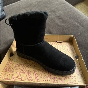 Women’s Muk Luks Black Winter Ankle Boots with Cozy Cuff